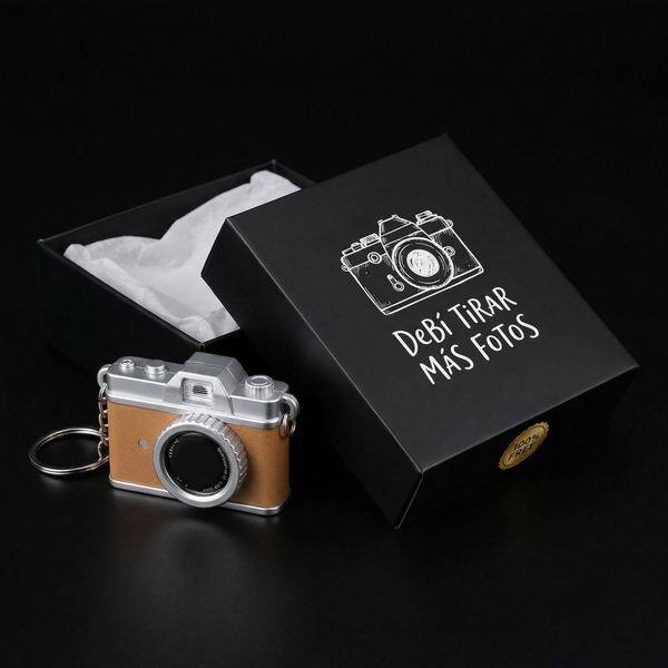 Llavero Cámara DTMF - Edición "Seguimos Aquí" (Regalo para Fans)